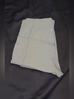 Athleta Salutation Stash Pocket II 7/8 Tight Sage Green Leggings Size Small